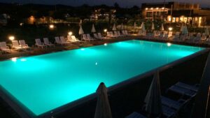 piscina-di-notte
