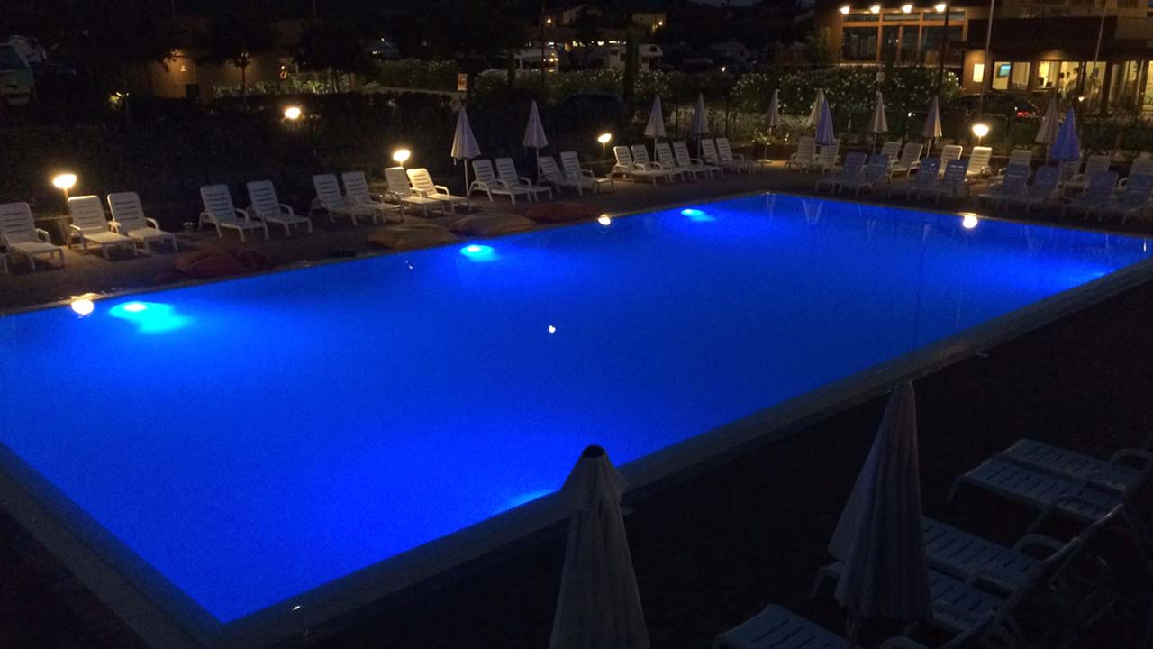 swimming-pool-colours