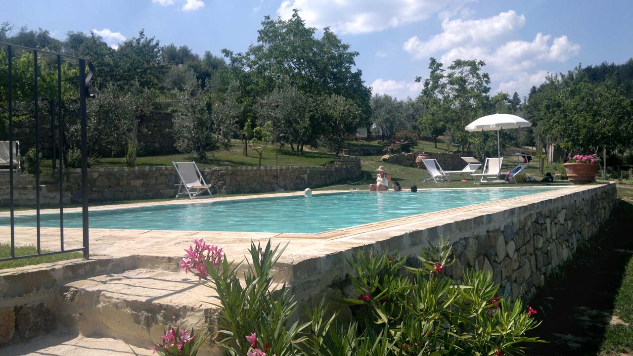 rilassarsi-in-piscina