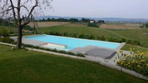 piscina-sfioro-su-un-lato