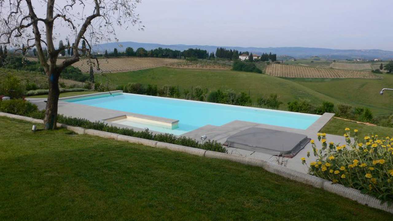 piscina-sfioro-su-un-lato